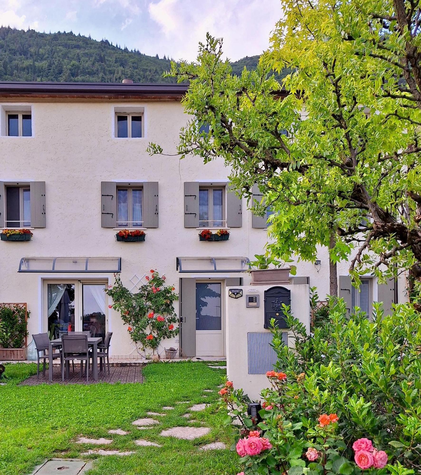 Appartamento Casa Paola Borso del Grappa Esterno foto